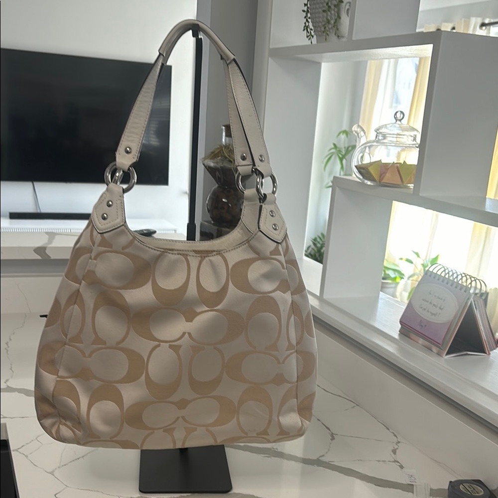 Coach Beige and Cream Shoulder Bag - Picture 2 of 11